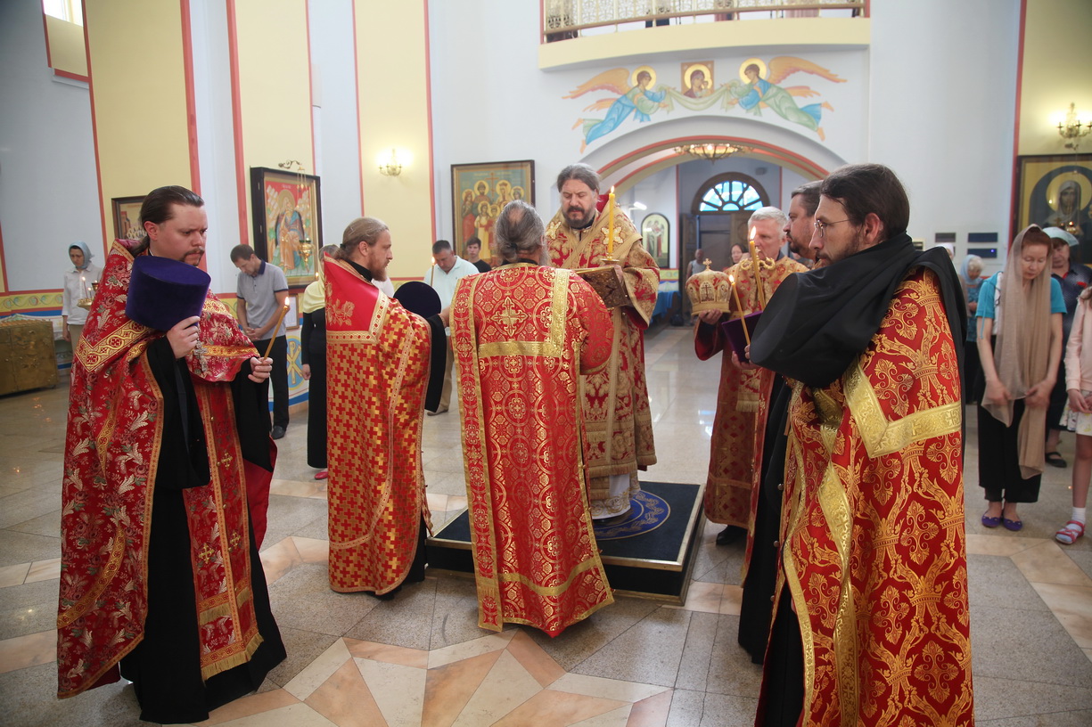 В канун дня памяти Усекновения главы пророка Иоанна Предтечи епископ Николай возглавил всенощное бдение в Казанском соборе г. Находки.
