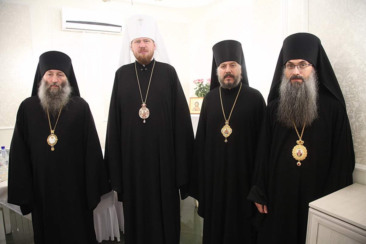 Состоялось заседание Архиерейского совета Приморской митрополии.