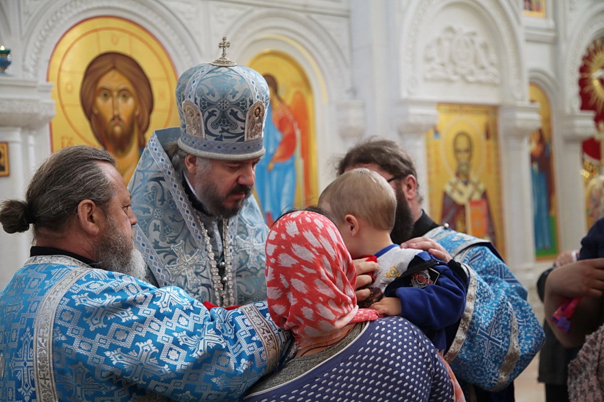 В неделю 14-ю по Пятидесятнице епископ Находкинский и Преображенский Николай совершил Божественную литургию в Казанском Кафедральном соборе г. Находки.
