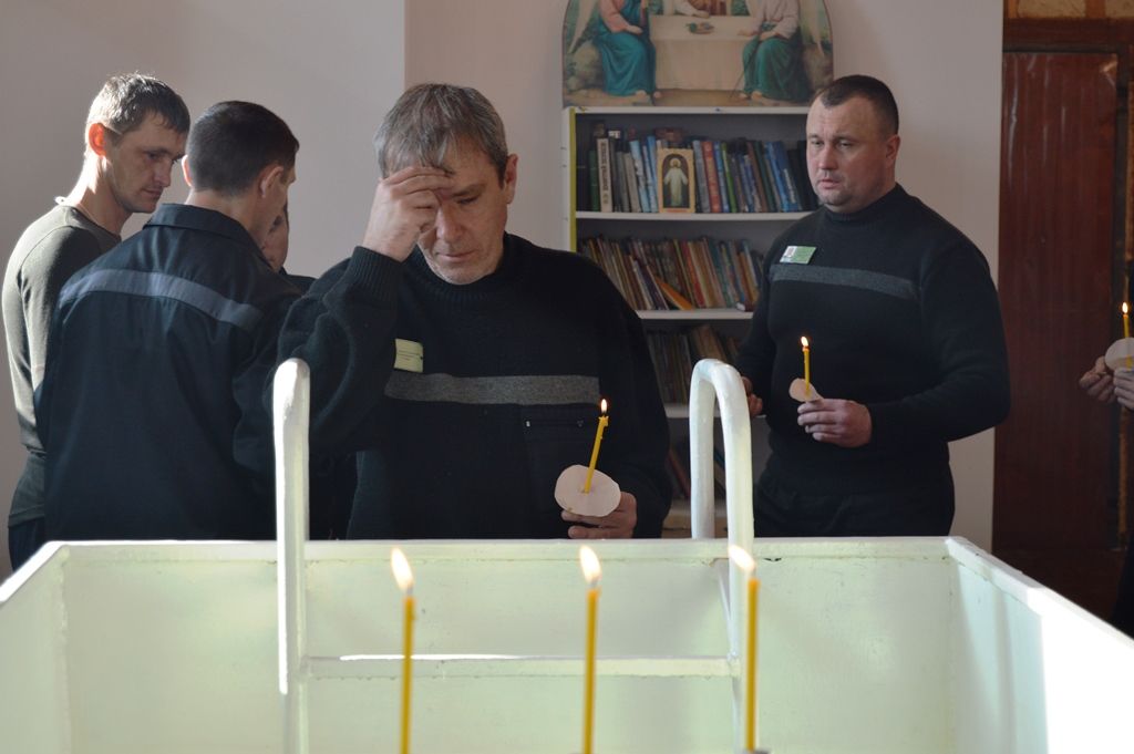 В исправительной колонии 12 осуждённых приняли Крещение