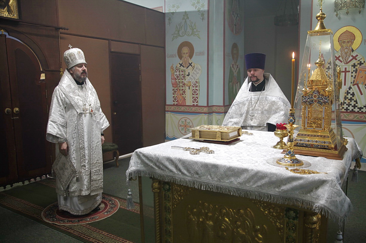 11.01.2019г.Епископ Находкинский и Преображенский Николай возглавил всенощное бдение в Казанском соборе.