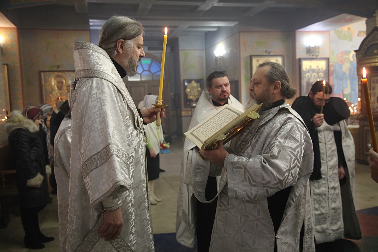 13.01.2019г.Епископ Находкинский и Преображенский Николай возглавил всенощное бдение в Казанском соборе.