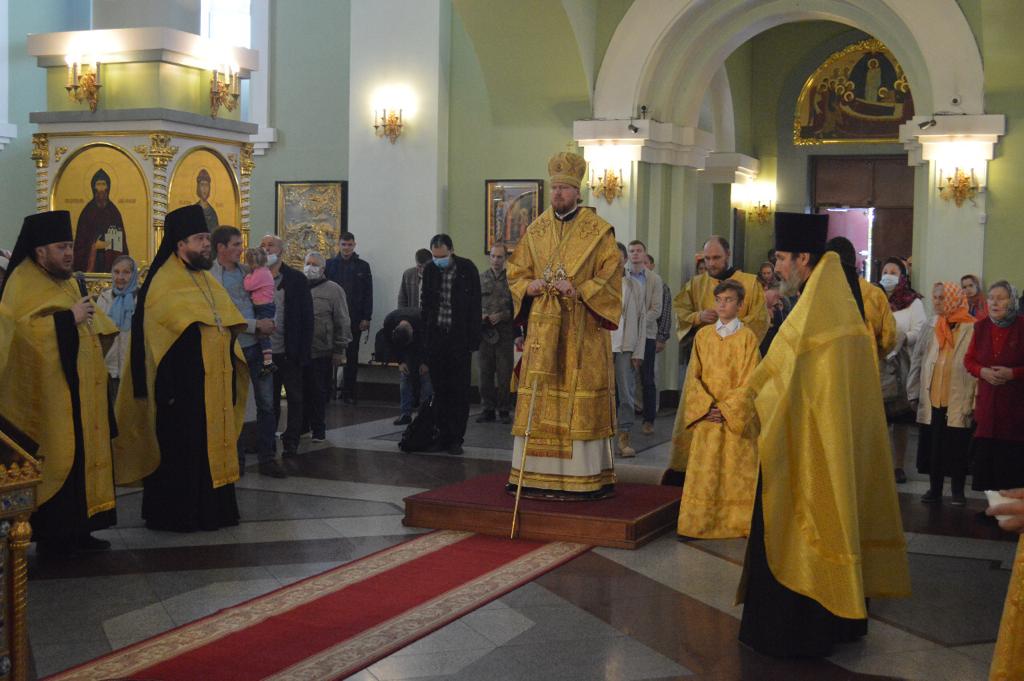 Глава Приморской митрополии совершил всенощное бдение в Покровском кафедральном соборе