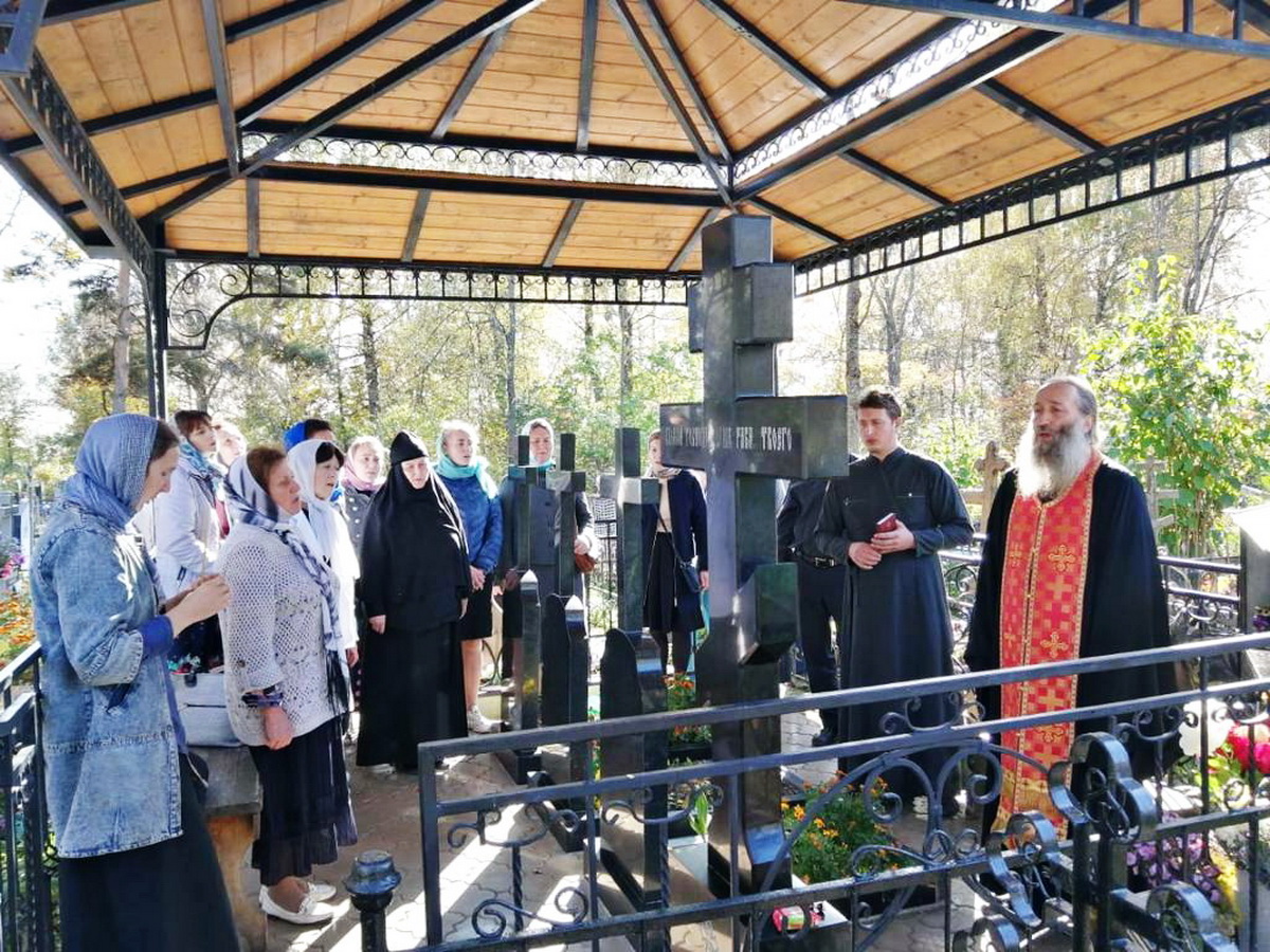 Епископ Гурий совершил панихиду на могиле архимандрита Павла (Груздева) (+ Фото)