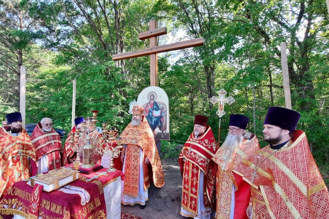 На месте разрушенного храма Покрова Божией Матери в с.Антоновка состоялась Божественная литургия