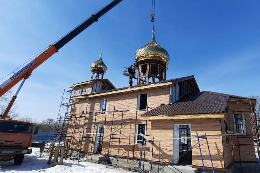 Установлены купола на строящийся храм Иверской иконы Божией Матери