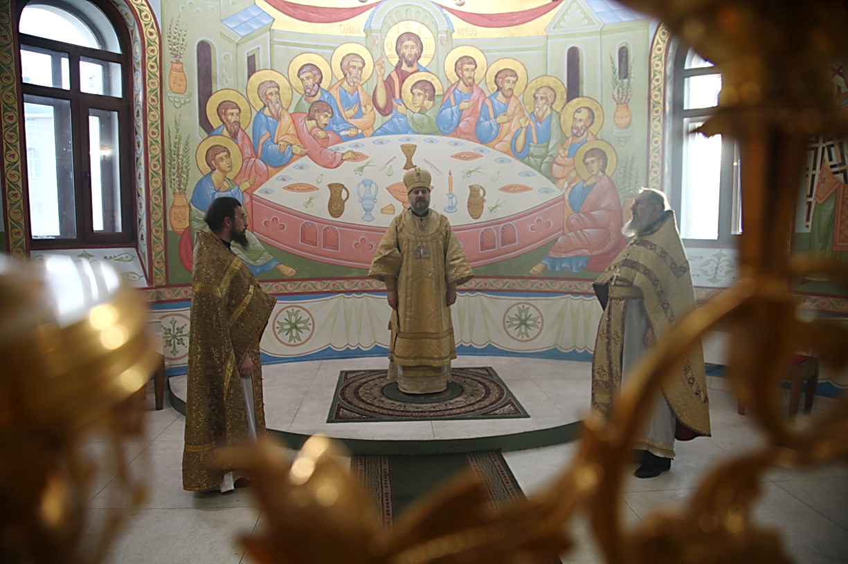 В Неделю 24-ю по Пятидесятнице епископ Находкинский и Преображенский Николай совершил Божественную литургию в Казанском Кафедральном соборе г. Находки.