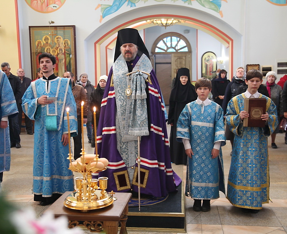 Епископ Николай возглавил всенощное бдение в Казанском Кафедральном соборе в канун престольного праздника.