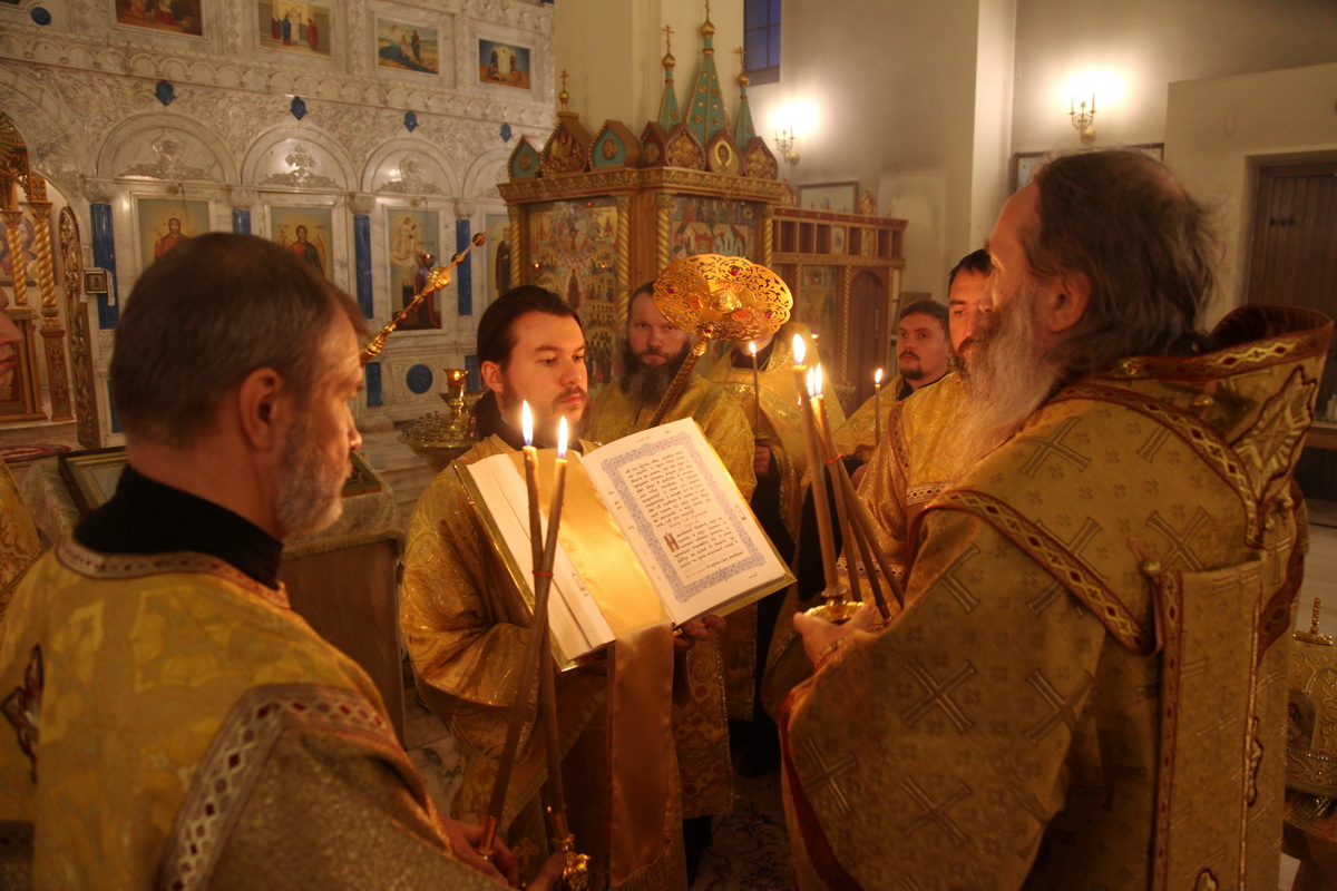 Архиерейское богослужение в день памяти иконы Божией Матери «Скоропослушница» (+ Фото + Видео)