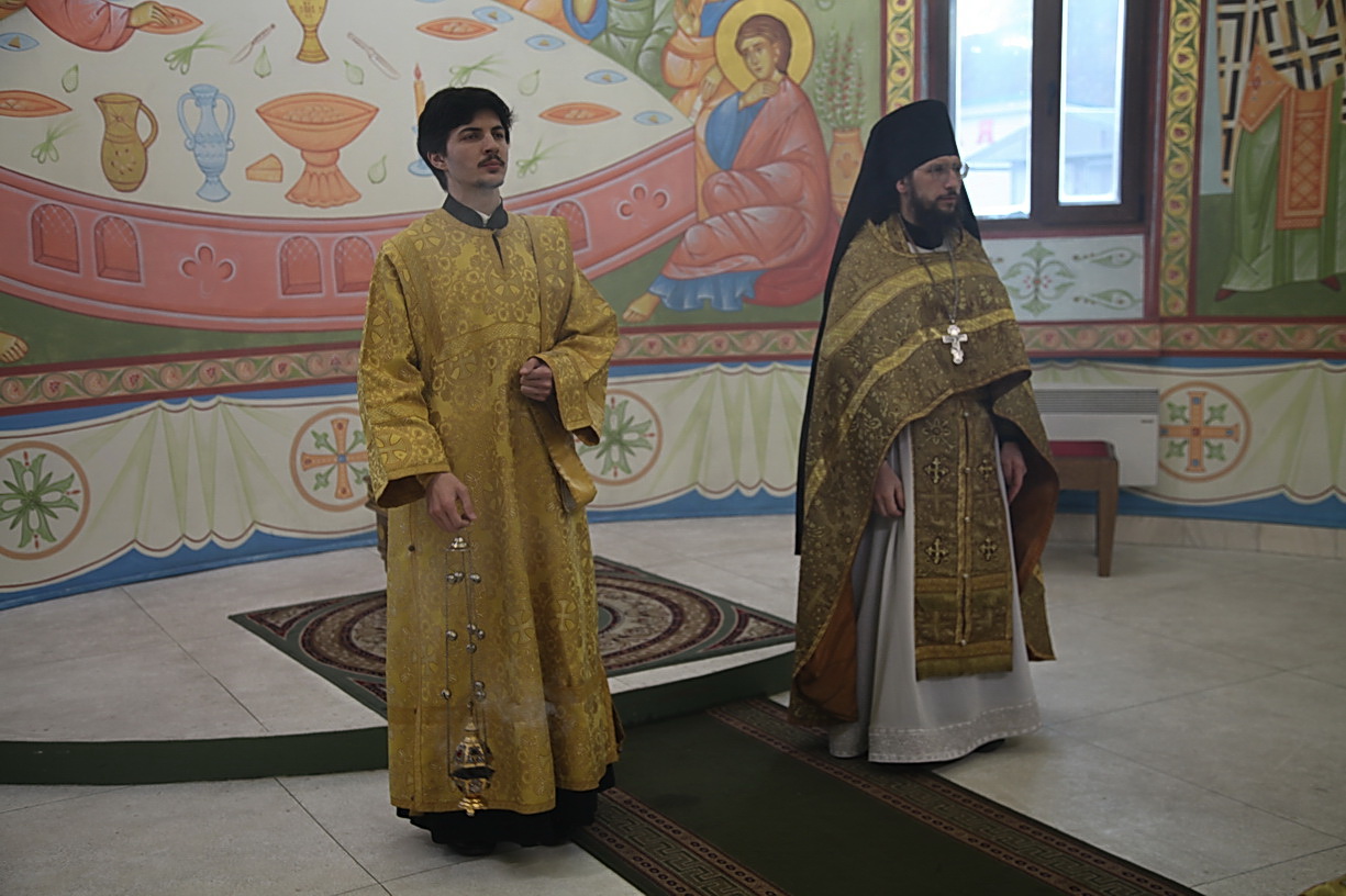 В День памяти апостола Андрея Первозванного в Казанском Кафедральном соборе г. Находки прошла праздничная Божественная Литургия.