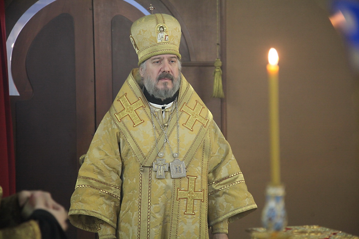 Епископ Находкинский и Преображенский Николай возглавил всенощное бдение в Казанском соборе.