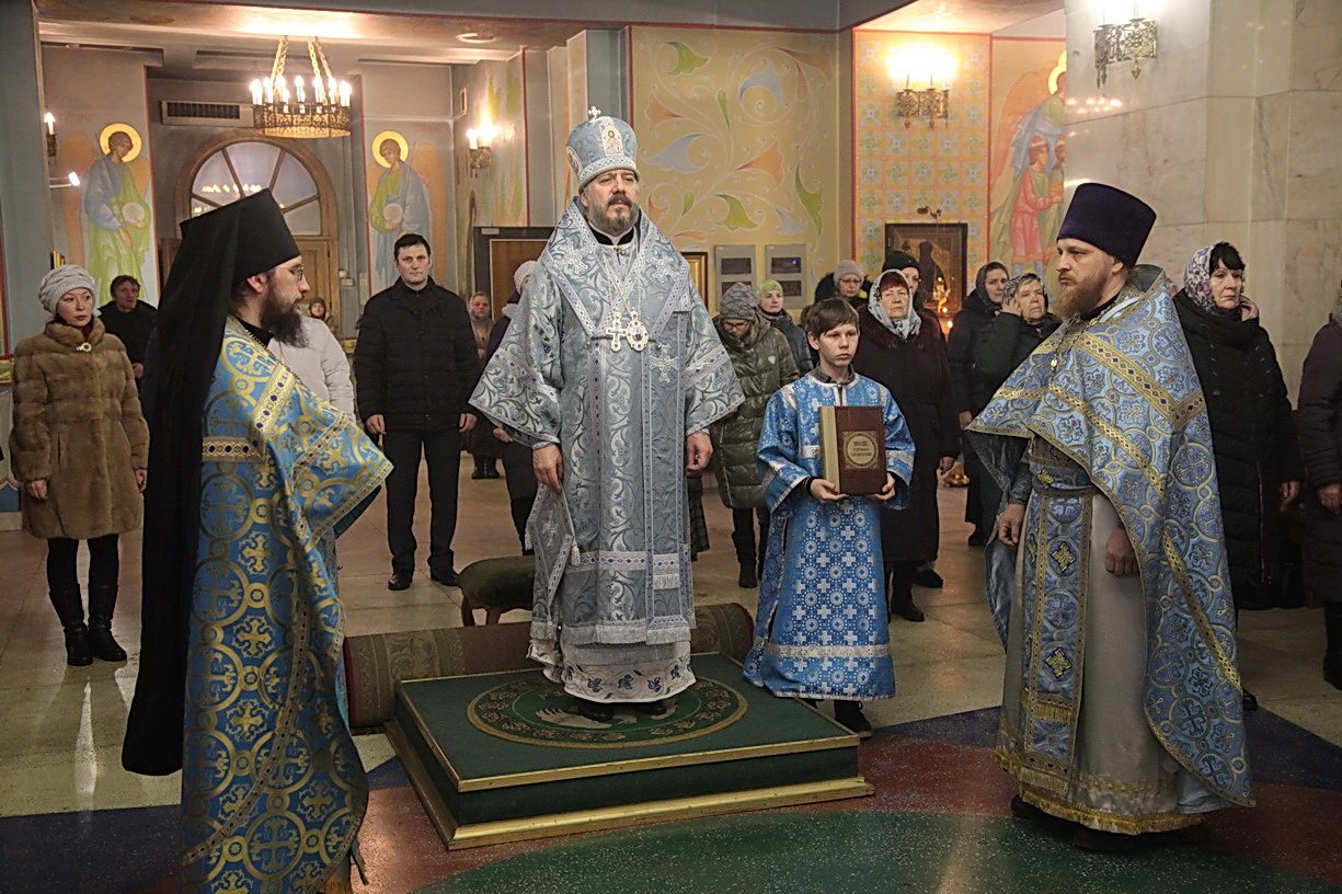 В Неделю о блудном сыне епископ Находкинский и Преображенский Николай совершил Божественную литургию в Казанском Кафедральном соборе г. Находки.