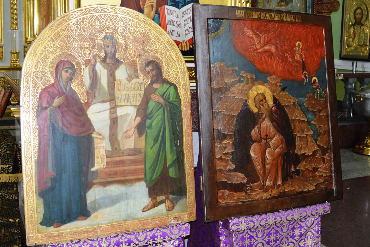 Для строящегося Спасо-Преображенского собора на пожертвования прихожан храмов и монастырей епархии приобретены старинные иконы