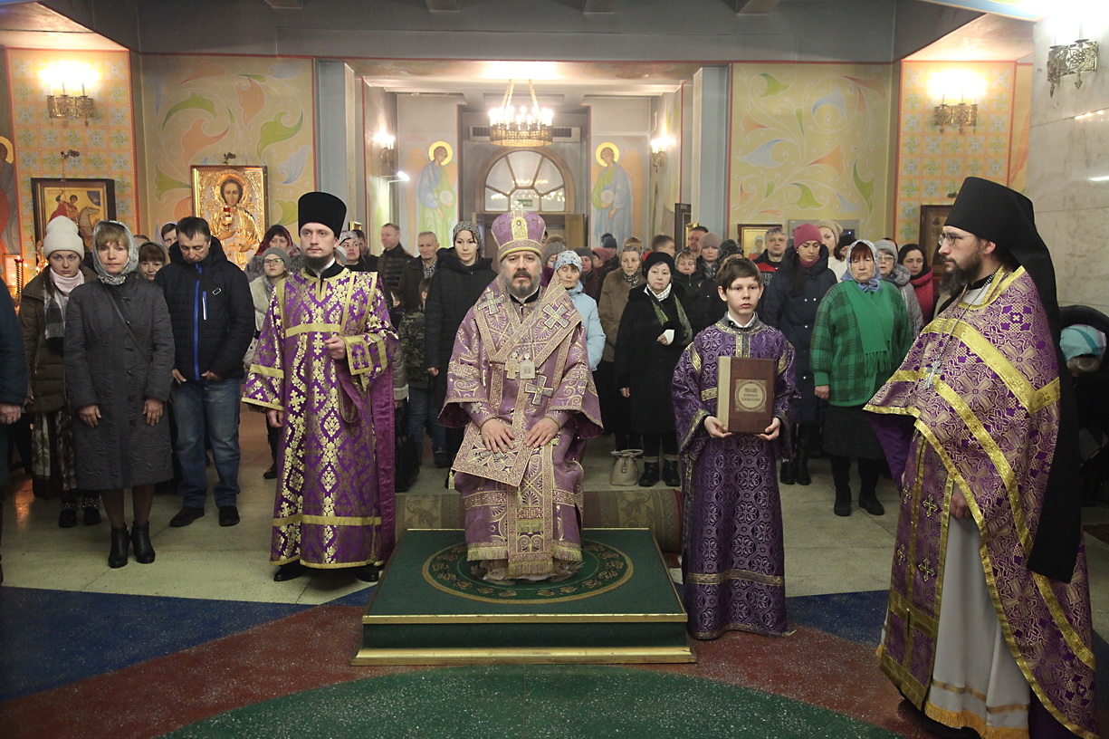 В неделю 2-ю Великого Поста, памяти святителя Григория Паламы, епископ Находкинский и Преображенский Николай совершил Божественную Литургию свт. Василия Великого в Казанском Кафедральном соборе г. Находки.
