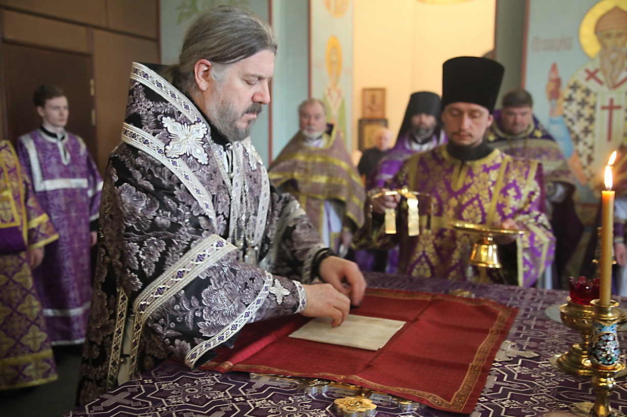 25.03.3020г.Епископ Находкинский и Преображенский Николай в сослужении епархиального духовенства совершил Литургию Преждеосвященных Даров в Кафедральном Казанском соборе г. Находки.