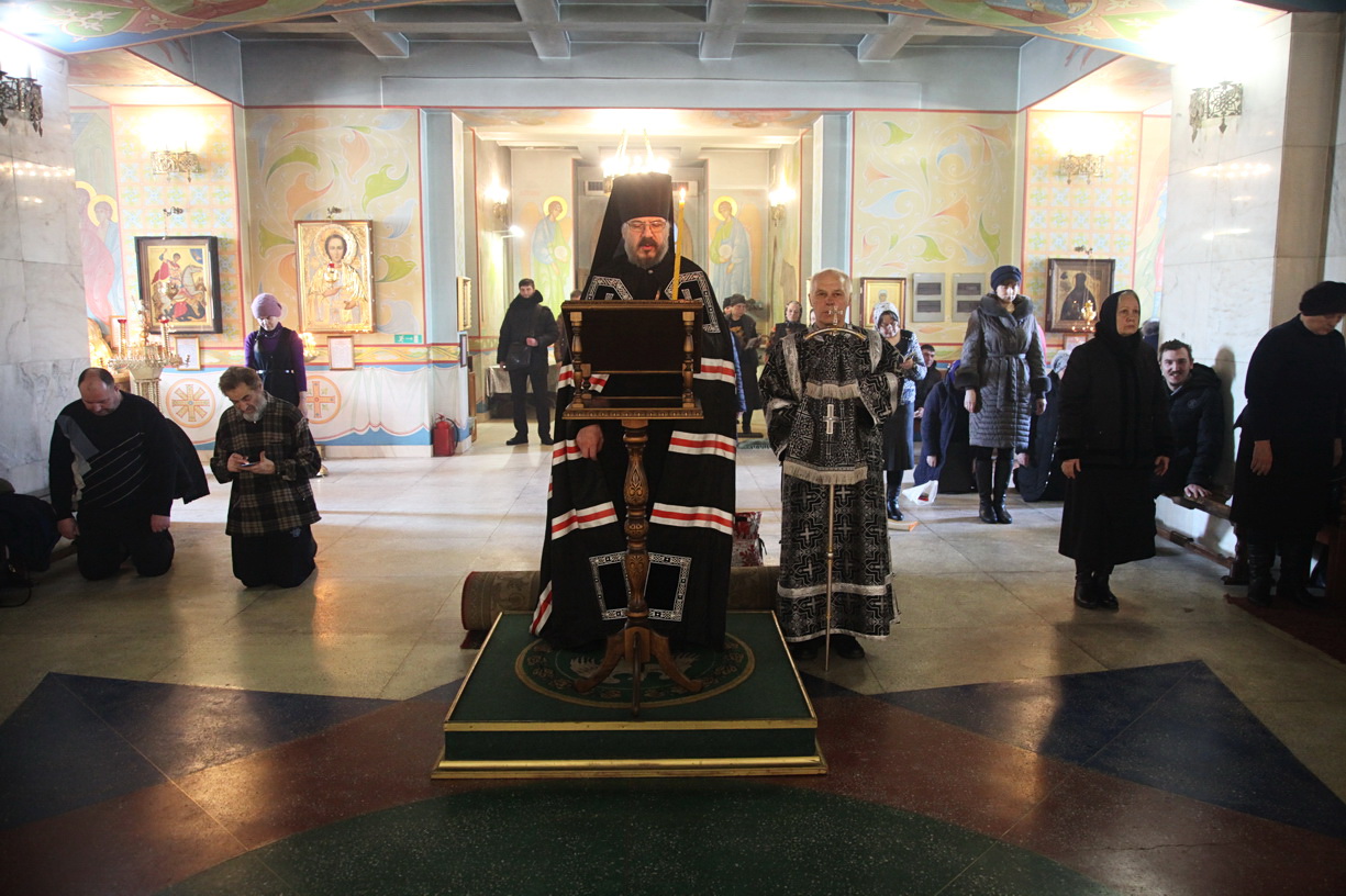 В четверг первой седмицы Великого поста, епископ Находкинский и Преображенский Николай молился за великопостной утреней и прочитал четвертую часть Великого покаянного канона в Казанском Кафедральном соборе.