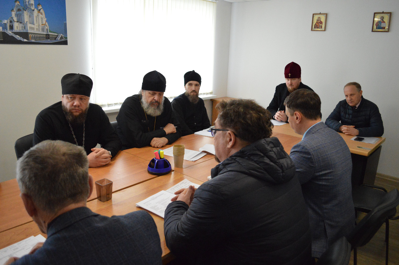 Глава Приморской митрополии провел рабочее совещание, посвященное ходу строительства Спасо-Преображенского собора