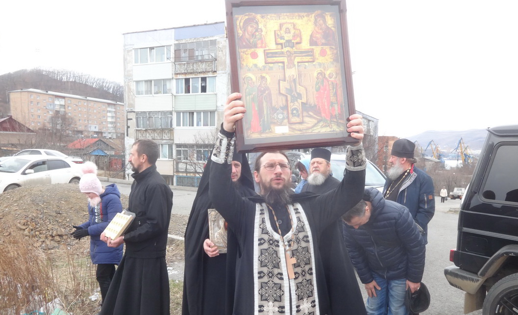 В Находке совершен автомобильный крестный ход.