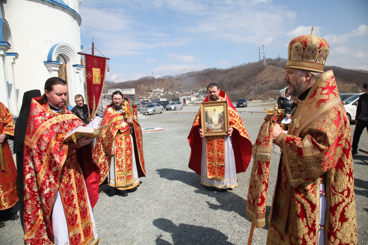 В пятницу Светлой седмицы, епископ Находкинский и Преображенский Николай совершил Божественную литургию в Казанском Кафедральном соборе г. Находки.