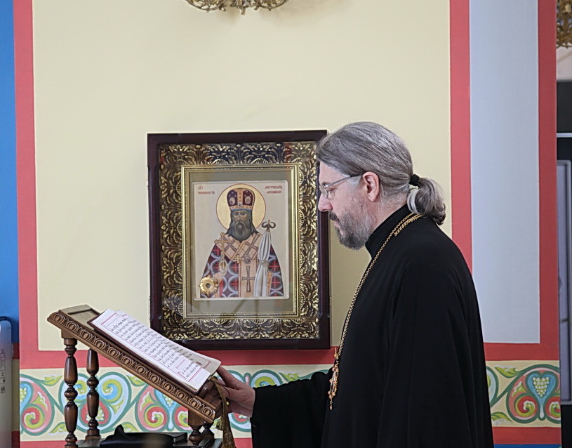 Епископ Находкинский и Преображенский Николай возглавил всенощное бдение в Казанском соборе.
