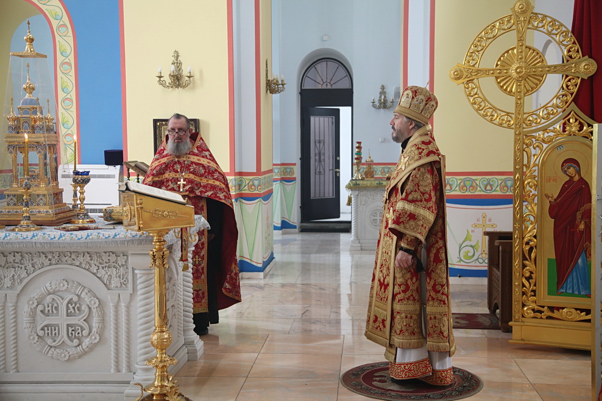 В канун дня памяти святителя Николая Чудотворца епископ Находкинский и Преображенский Николай совершил всенощное бдение в Казанском Кафедральном соборе г. Находки.