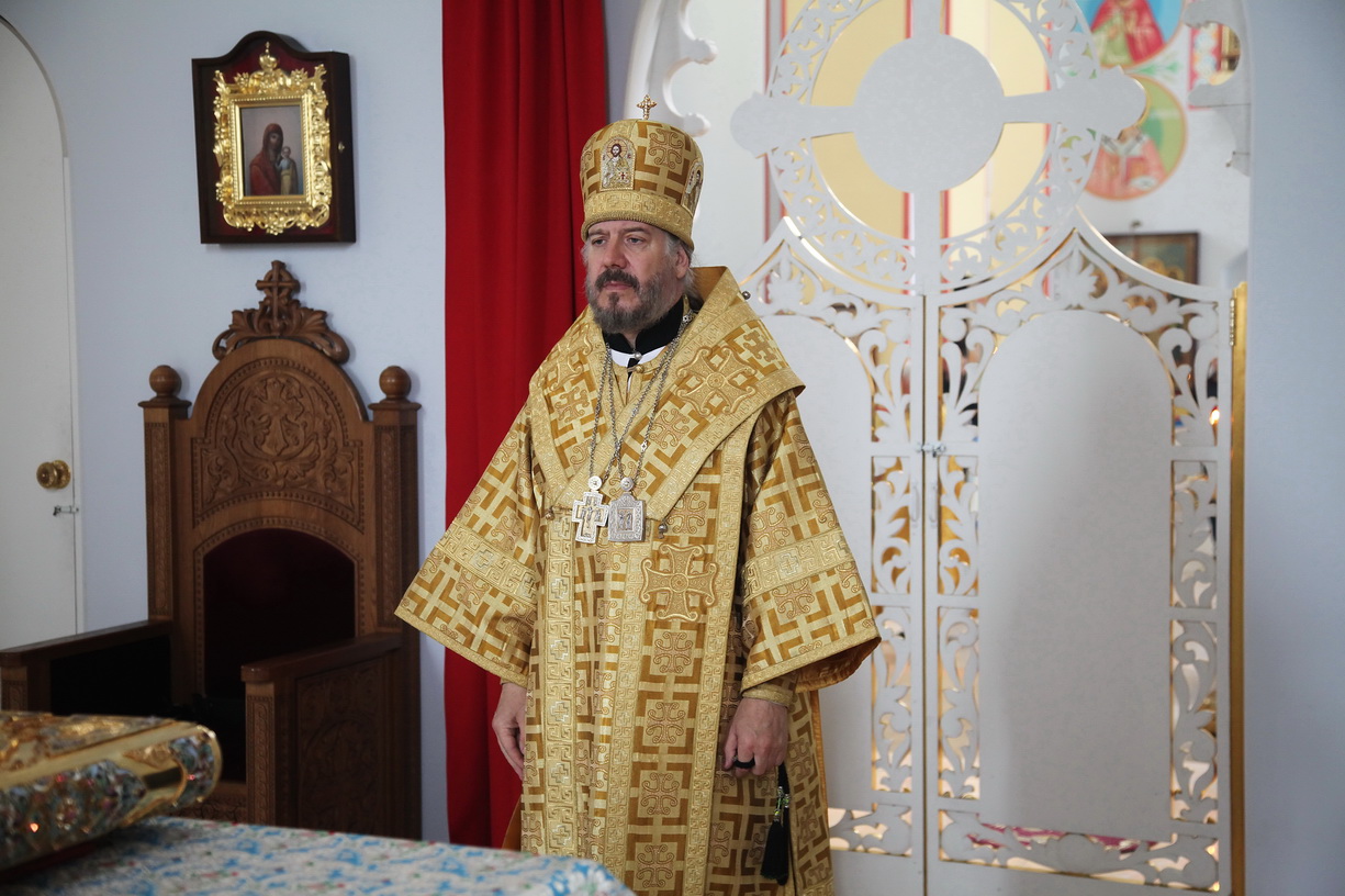 Епископ Находкинский и Преображенский Николай возглавил всенощное бдение в Казанском соборе.