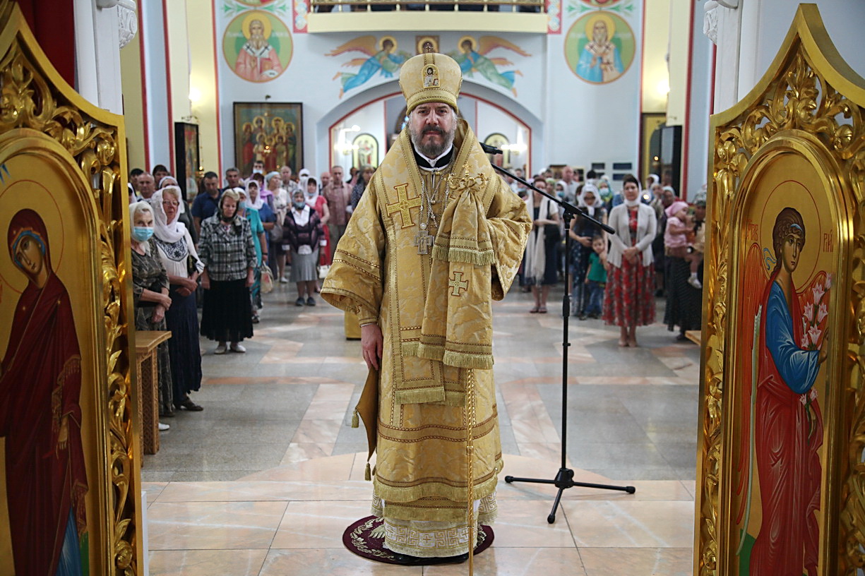 В неделю 10-ю по Пятидесятнице епископ Находкинский и Преображенский Николай совершил Божественную литургию в Казанском Кафедральном соборе г. Находки.