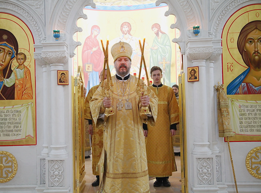 В неделю 8-ю по Пятидесятнице епископ Находкинский и Преображенский Николай совершил Божественную литургию в Казанском Кафедральном соборе г. Находки.