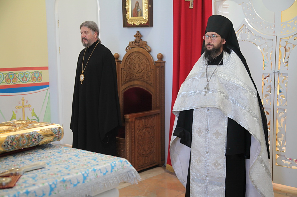 Епископ Находкинский и Преображенский Николай возглавил всенощное бдение в Казанском соборе.