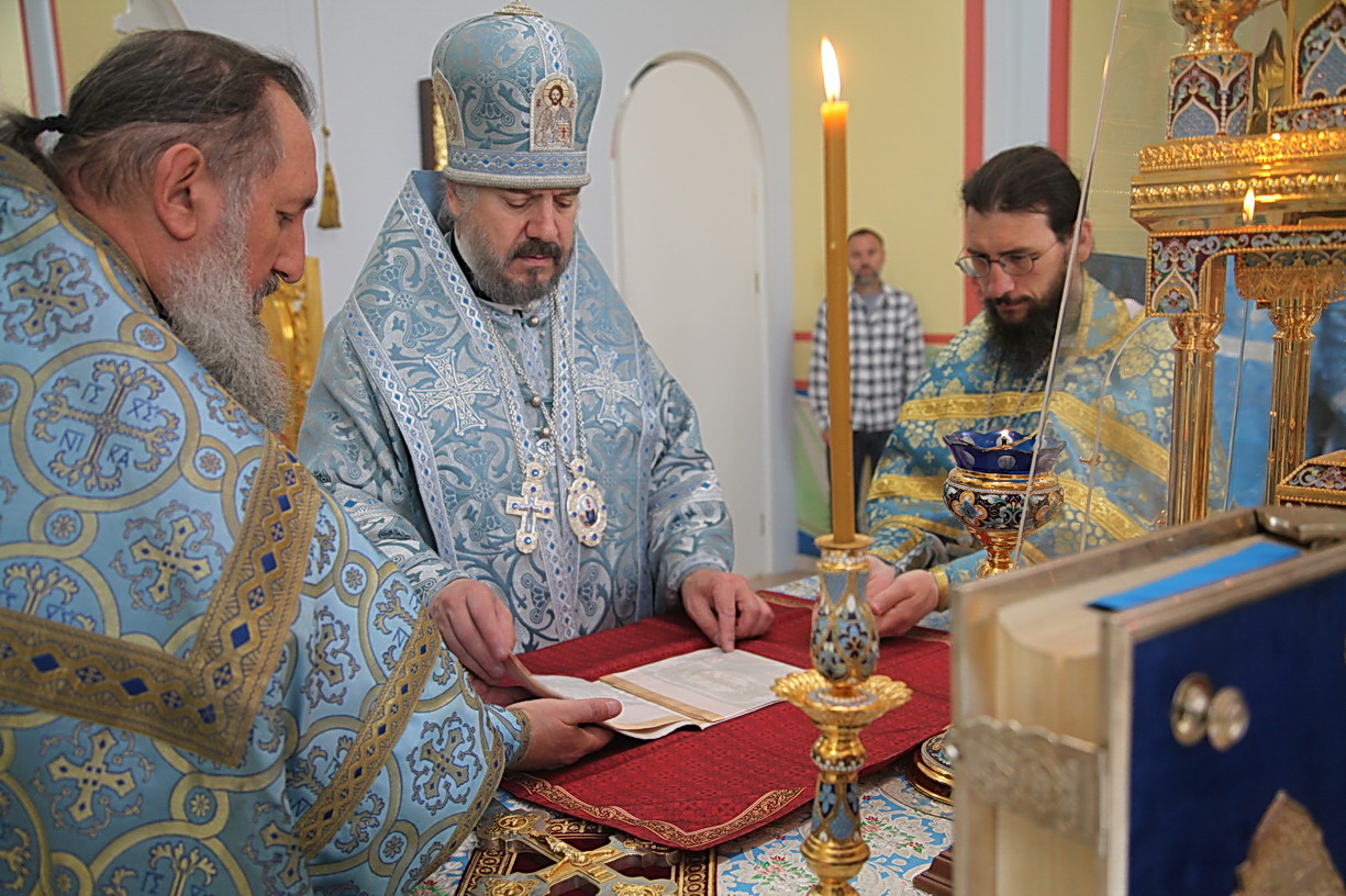 В неделю 12-ю по Пятидесятнице епископ Находкинский и Преображенский Николай совершил Божественную литургию в Казанском Кафедральном соборе г. Находки.