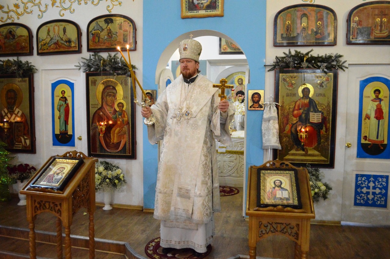 Глава Приморской митрополии возглавил Божественную литургию в храме Порт-Артурской иконы Божией Матери