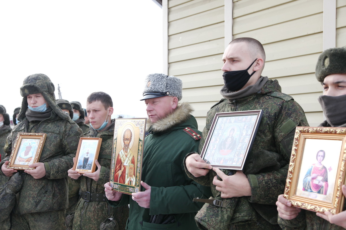 В день памяти святителя Николая епископ Гурий совершил богослужение в военной части №64845 с. Старосысоевка (+ Фото)