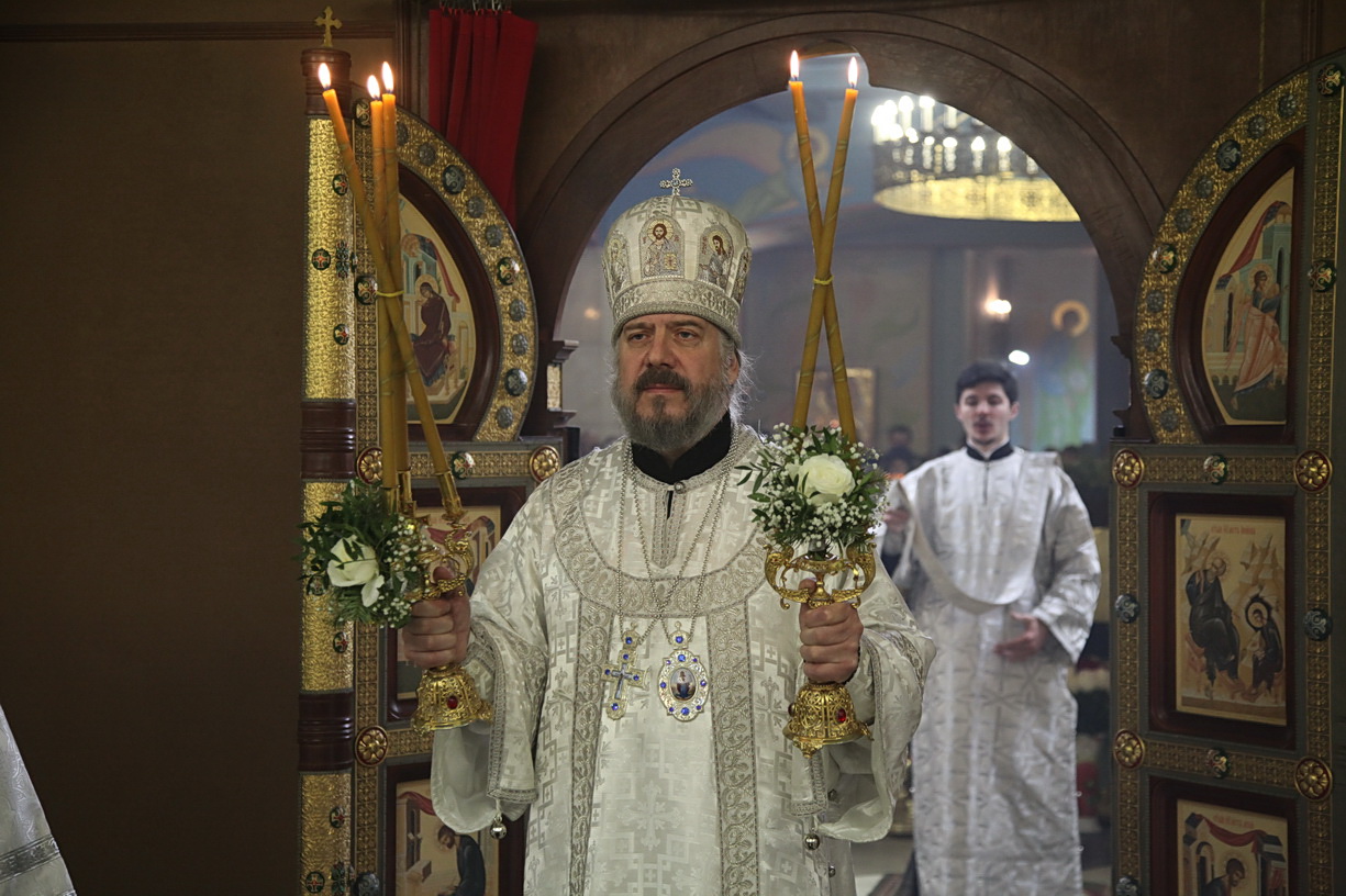 В праздник Рождества Христова епископ Находкинский и Преображенский Николай совершил Божественную литургию в Казанском Кафедральном соборе г. Находки.