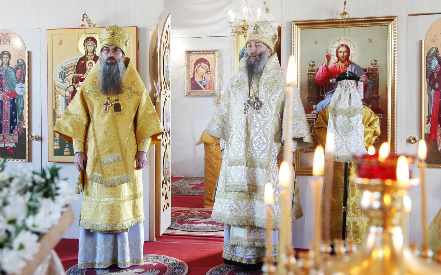 Епископ Уссурийский Иннокентий и Епископ Арсеньевский и Дальнегорский Гурий совершили Божественную литургию в храме Рождества Христова г. Арсеньева (+ Фото + Видео)
