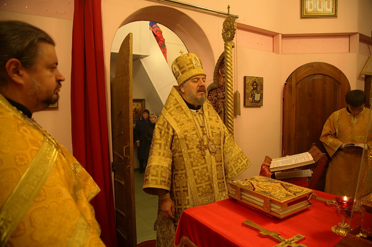 В Неделю 20-ю по Пятидесятнице епископ Находкинский и Преображенский Николай совершил раннюю Божественную литургию в храме святого великомученика Пантелеимона.