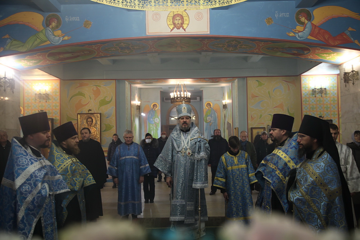 Епископ Николай возглавил всенощное бдение в Казанском соборе.