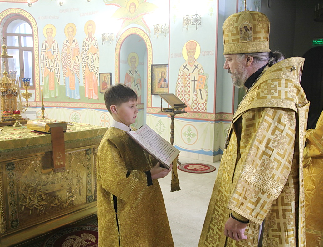 В Неделю 36-ю по Пятидесятнице епископ Находкинский и Преображенский Николай совершил Божественную литургию в Казанском Кафедральном соборе г. Находки.