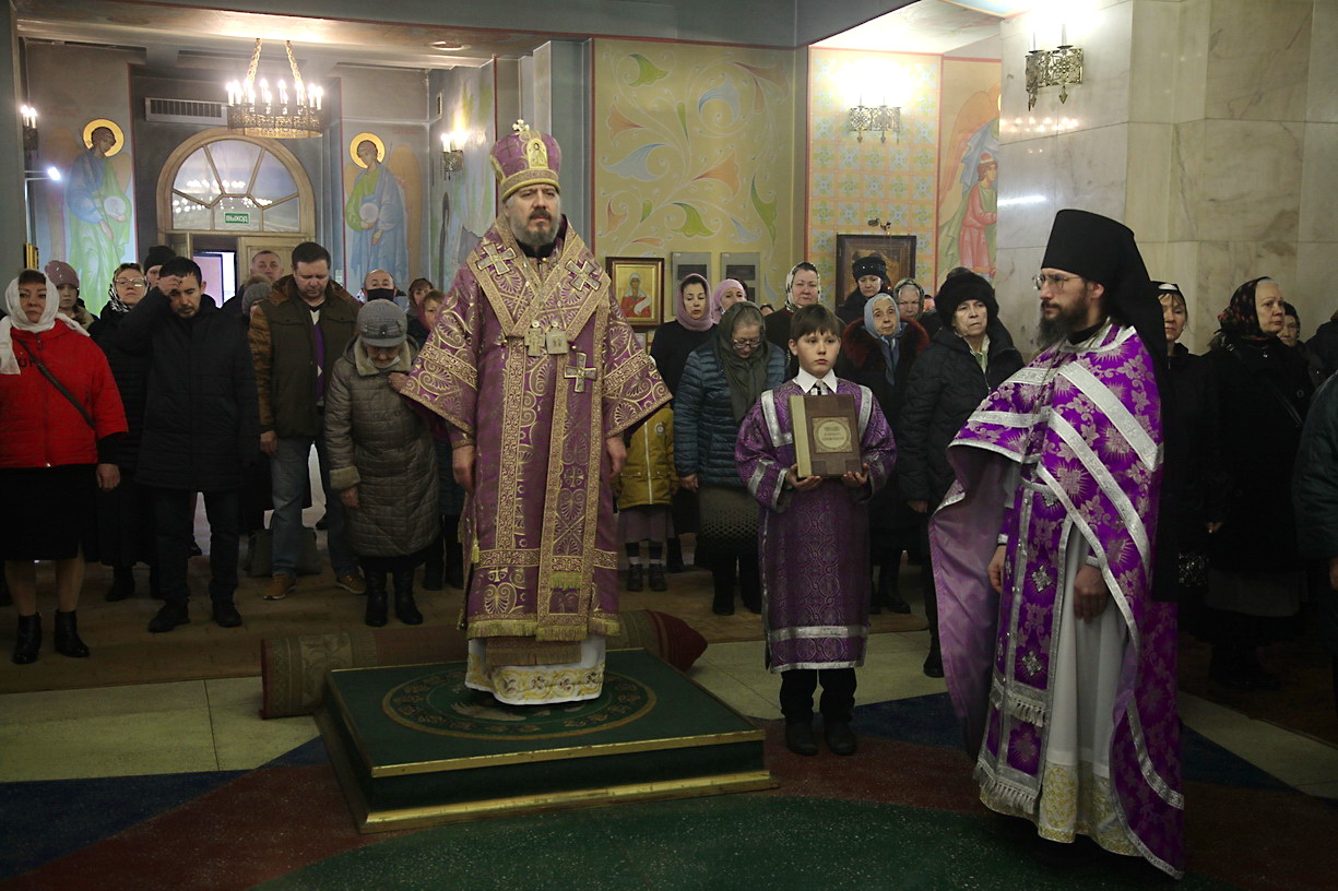 В Неделю Торжества Православия, епископ Находкинский и Преображенский Николай совершил Божественную литургию свт. Василия Великого в Казанском Кафедральном соборе г. Находки.