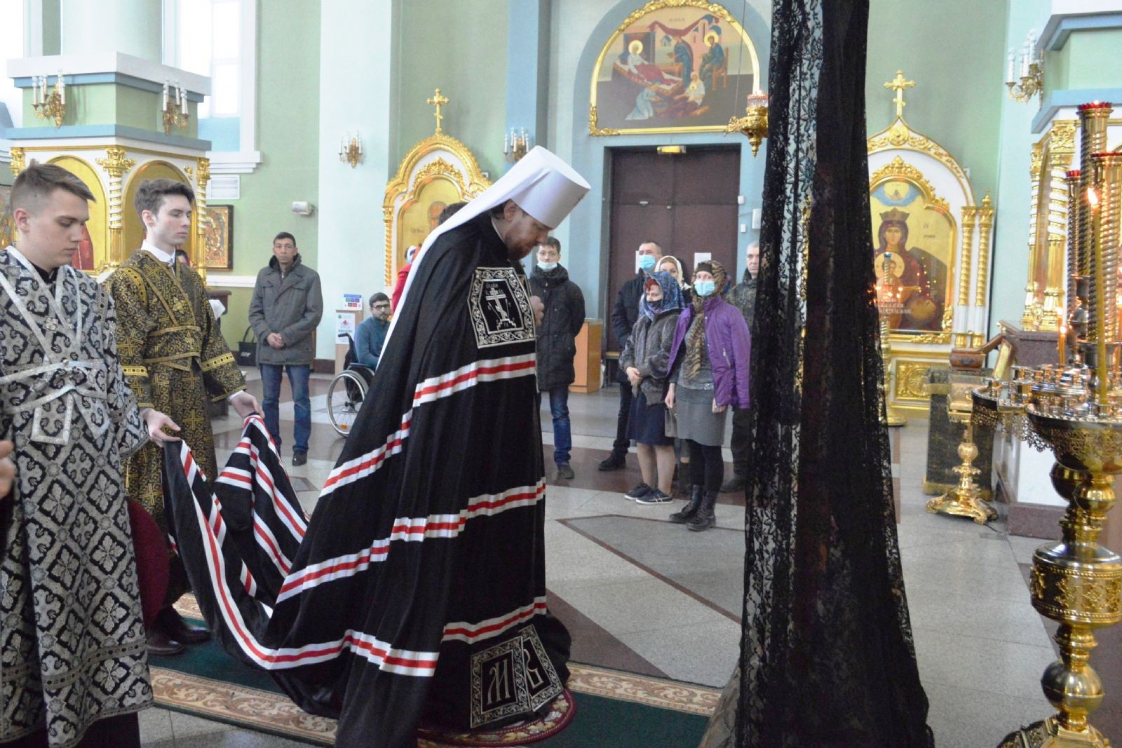 Митрополит Владивостокский и Приморский Владимир совершил пассию в Покровском соборе