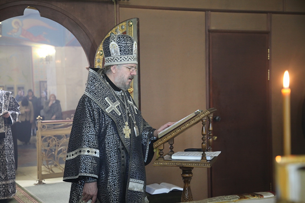 В Великий понедельник епископ Николай совершил Литургию Преждеосвященных Даров.