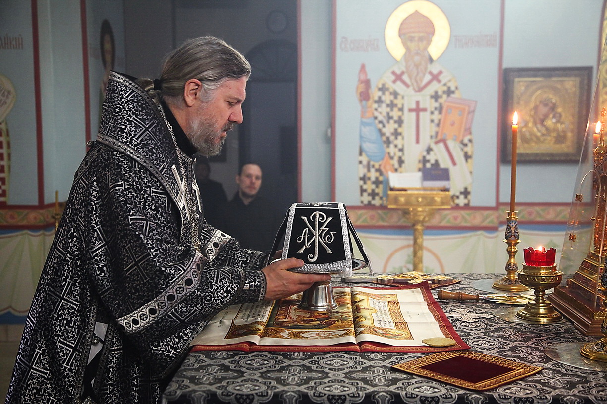 28.04.202г.В Великую среду епископ Находкинский и Преображенский Николай совершил Литургию Преждеосвященных Даров в Казанском Кафедральном соборе г. Находки.