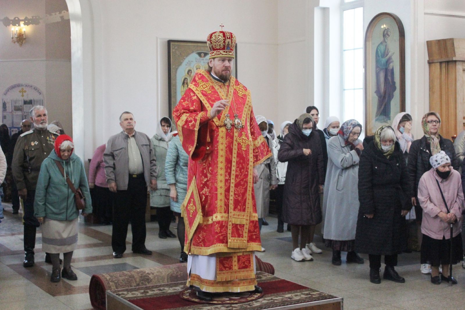 В Светлый понедельник глава Приморской митрополии совершил литургию в Богоявленском храме