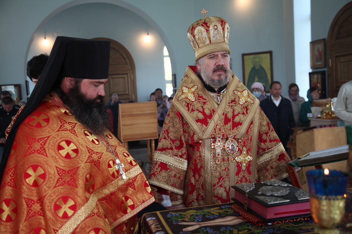 .Во вторник Фоминой недели (Радоницу), епископ Находкинский и Преображенский Николай совершил Божественную литургию в храме в честь преподобных Макария Египетского, Силуана Афонского и Онуфрия Великого г. Партизанска.