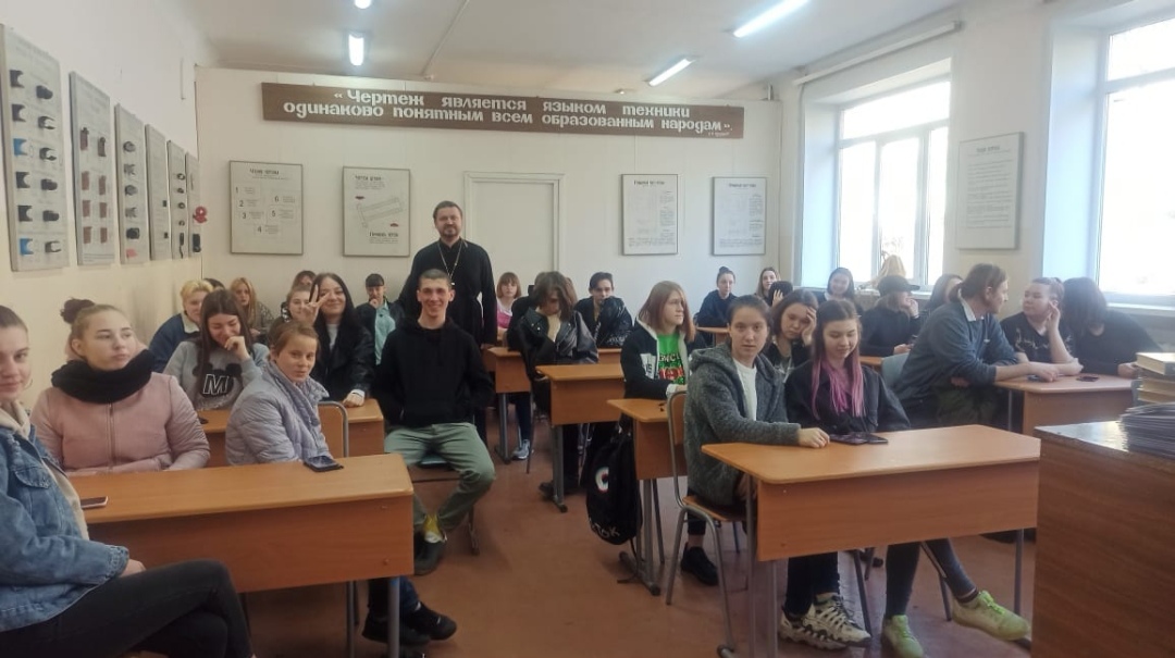 Беседа со студентами о семейных ценностях.