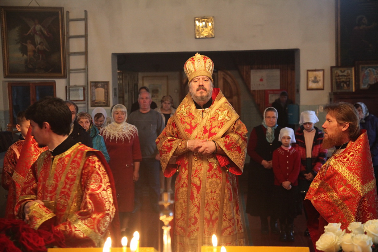 В среду Светлой седмицы, епископ Находкинский и Преображенский Николай совершил Божественную литургию в храме в честь Рождества Пресвятой Богородицы г. Партизанска.