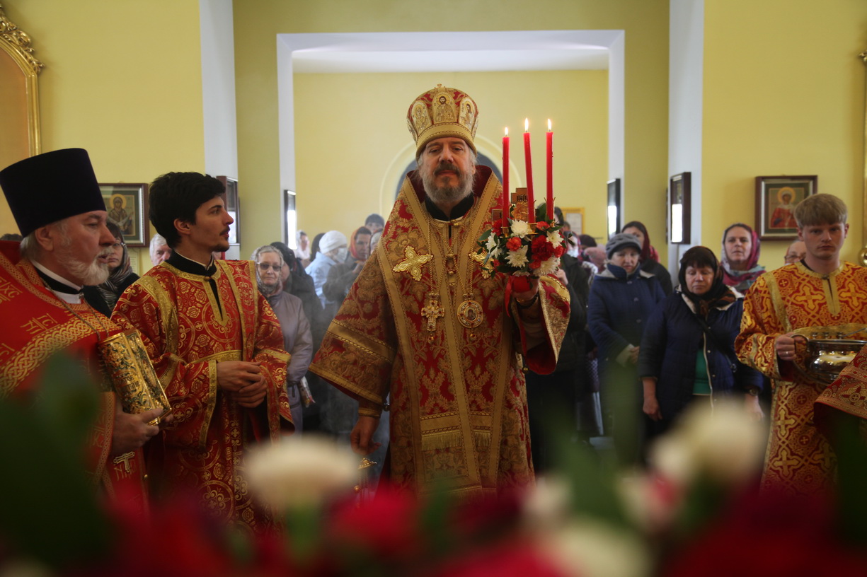 В четверг Светлой седмицы, епископ Находкинский и Преображенский Николай совершил Божественную литургию в Свято-Георгиевскеом храме п. Дунай.