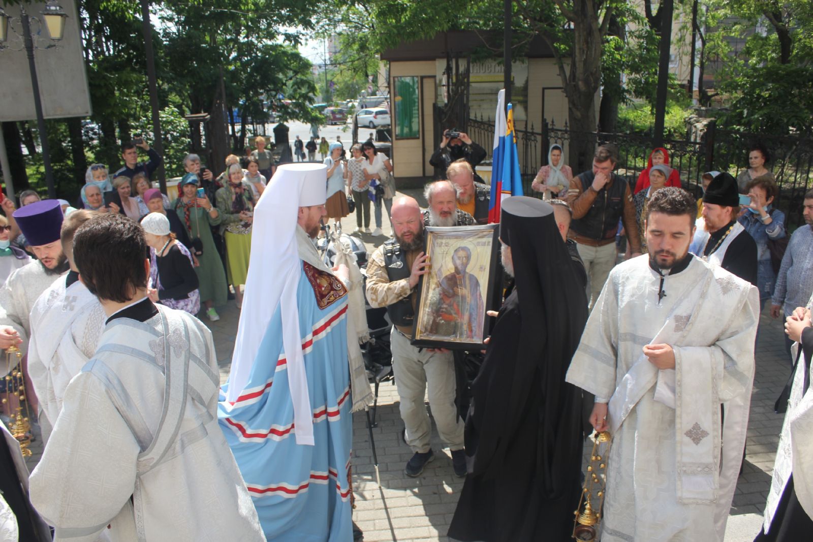 В столице Дальнего Востока встретили икону благоверного князя Александра Невского с частицей его святых мощей