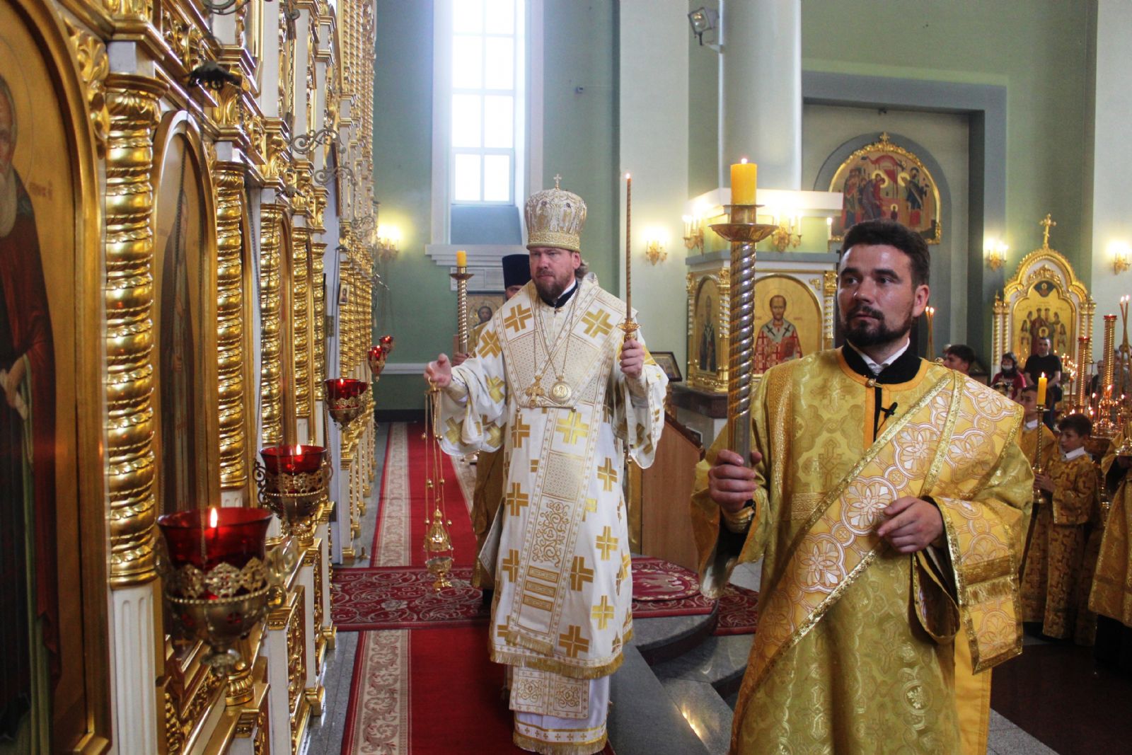 Глава Приморской митрополии совершил всенощное бдение в Покровском соборе