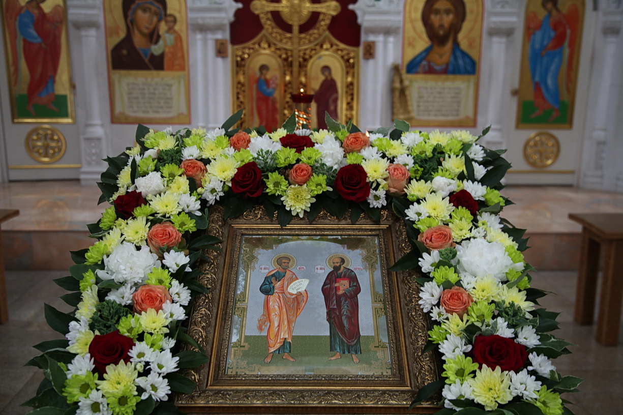 В канун праздника святых первоверховных апостолов Петра и Павла, епископ Находкинский и Преображенский Николай возглавил всенощное бдение в Казанском кафедральном соборе г. Находки.