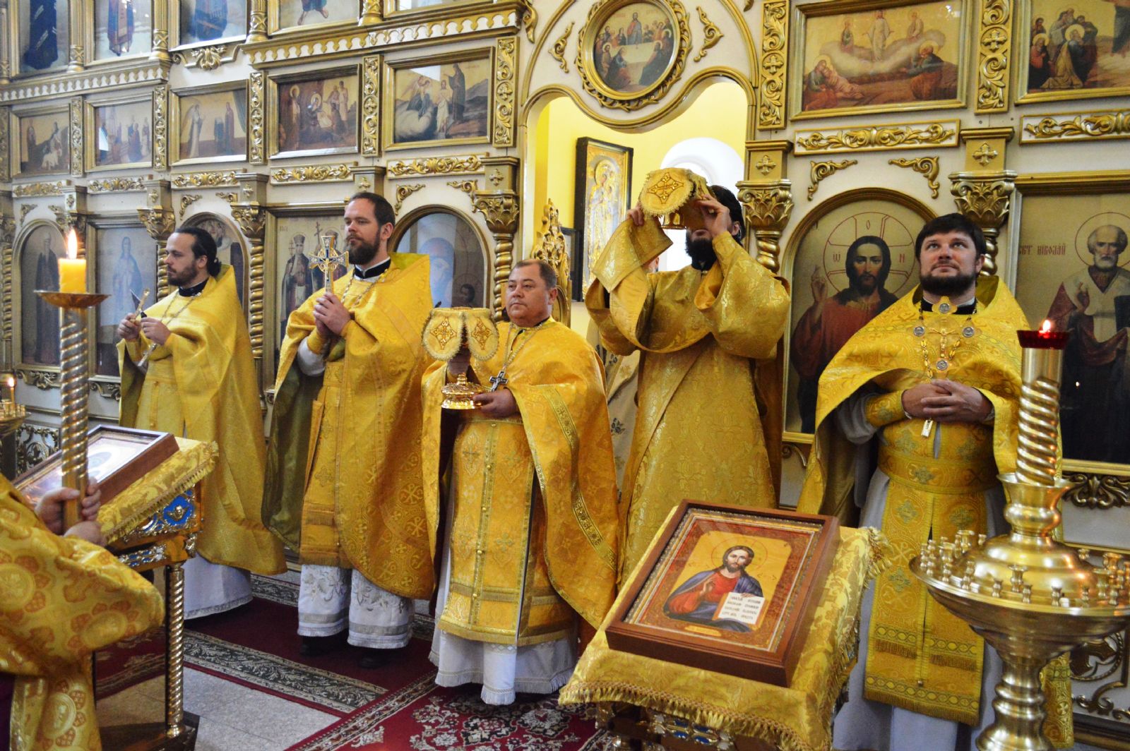 В день рождества Святителя Николая в Никольском храме состоялось соборное служение